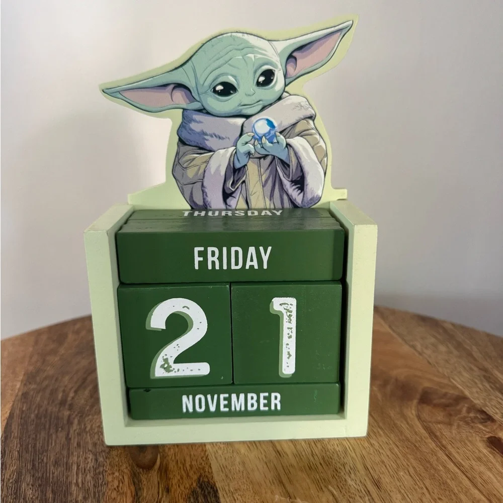 Star Wars Green Baby Yoda Desk Calendar
